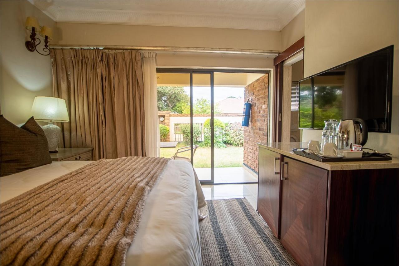The Victoria Falls Deluxe Suites Extérieur photo