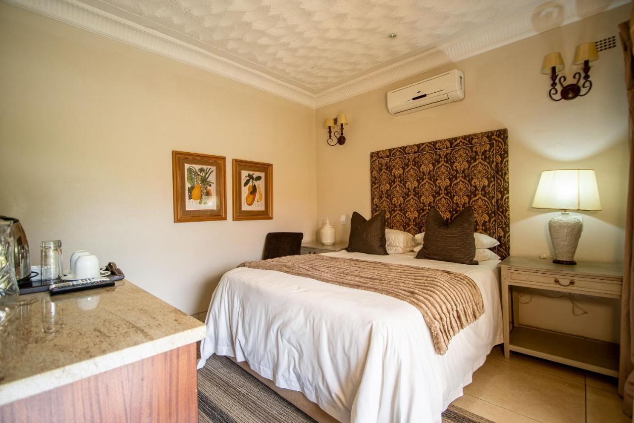 The Victoria Falls Deluxe Suites Extérieur photo