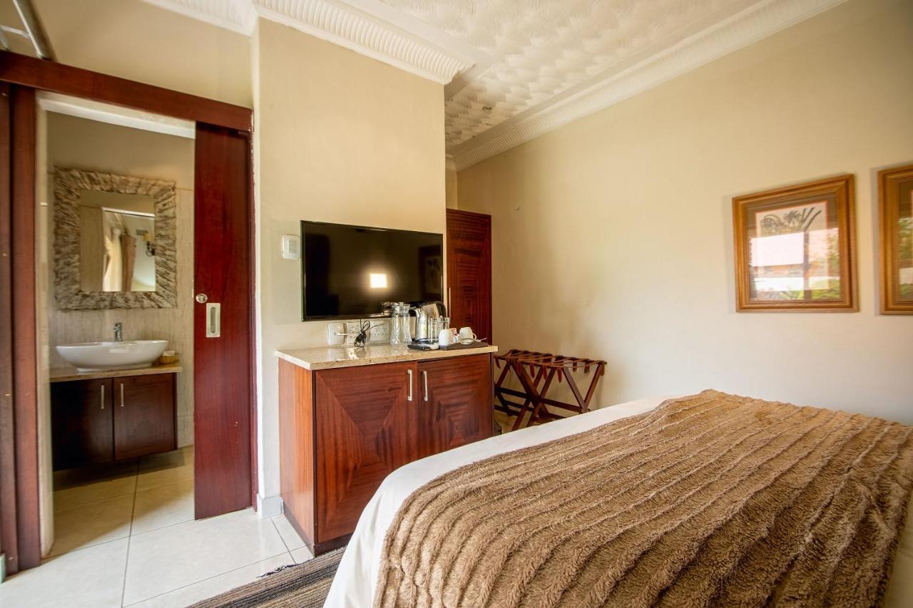 The Victoria Falls Deluxe Suites Extérieur photo