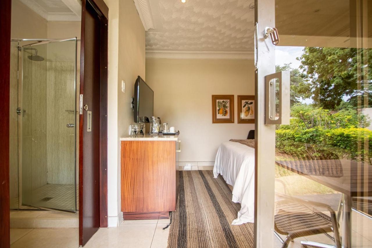 The Victoria Falls Deluxe Suites Extérieur photo