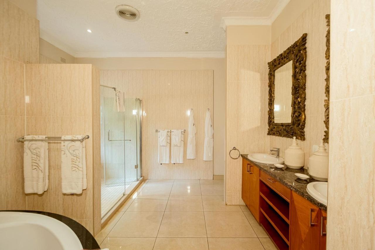 The Victoria Falls Deluxe Suites Extérieur photo