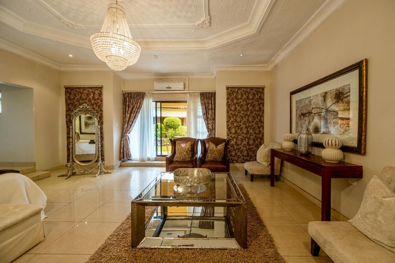 The Victoria Falls Deluxe Suites Extérieur photo