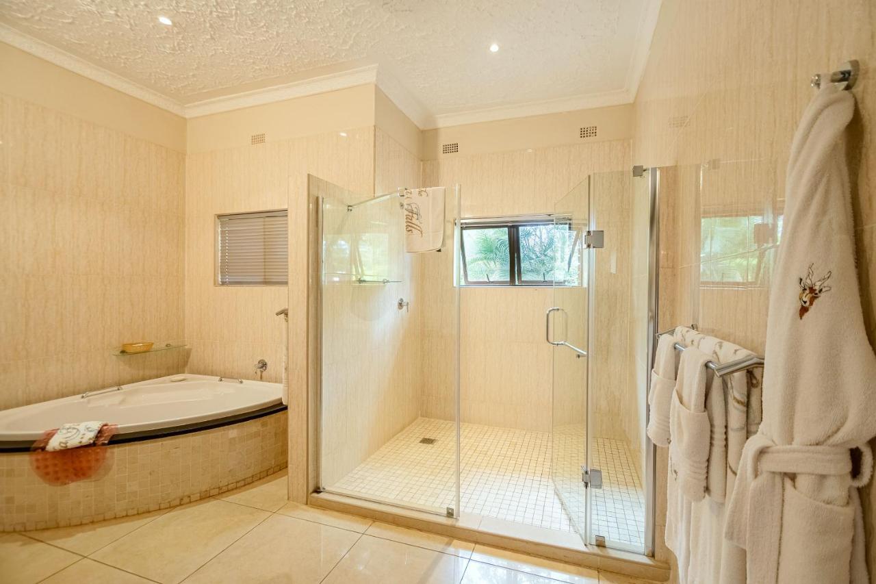 The Victoria Falls Deluxe Suites Extérieur photo