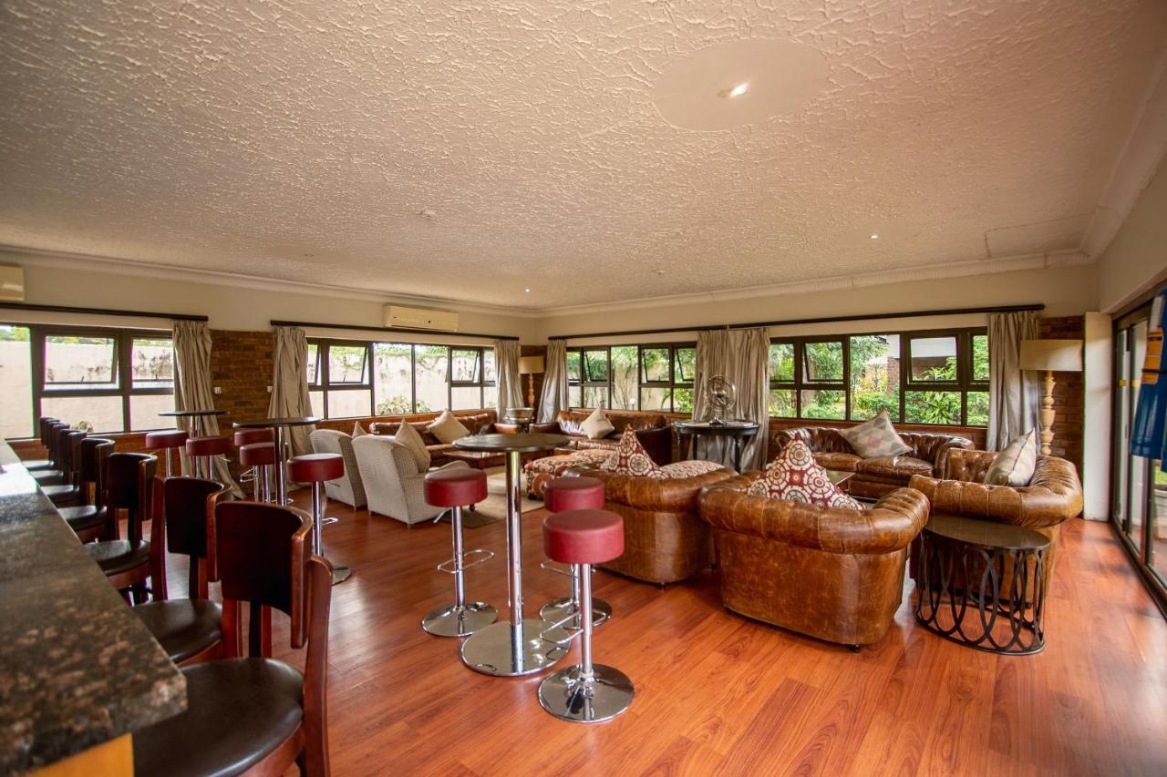 The Victoria Falls Deluxe Suites Extérieur photo