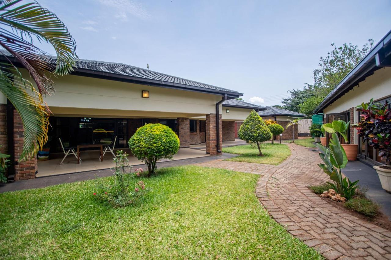 The Victoria Falls Deluxe Suites Extérieur photo