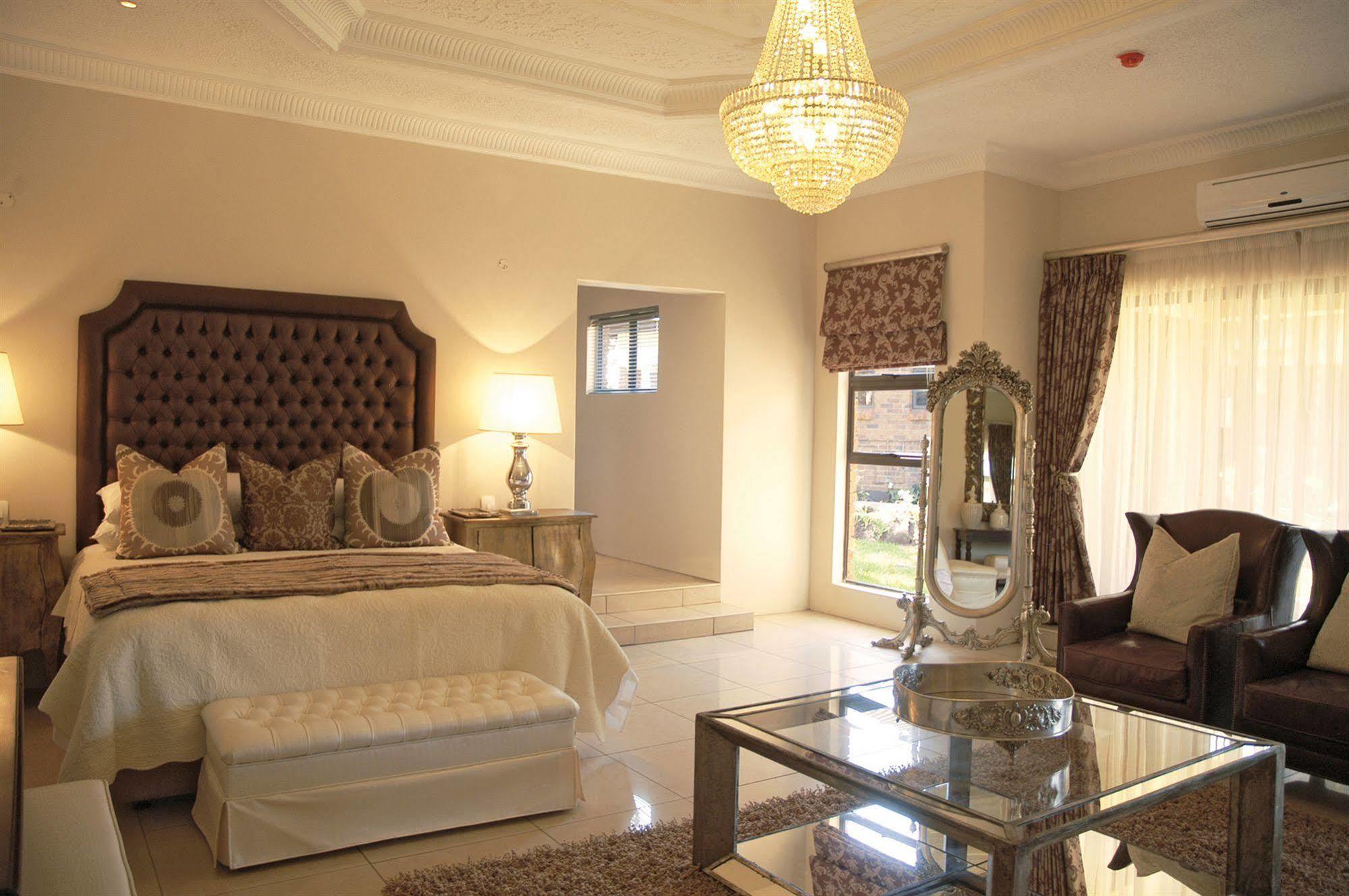 The Victoria Falls Deluxe Suites Extérieur photo